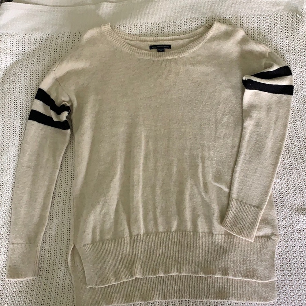 AE long sleeve cream sweater